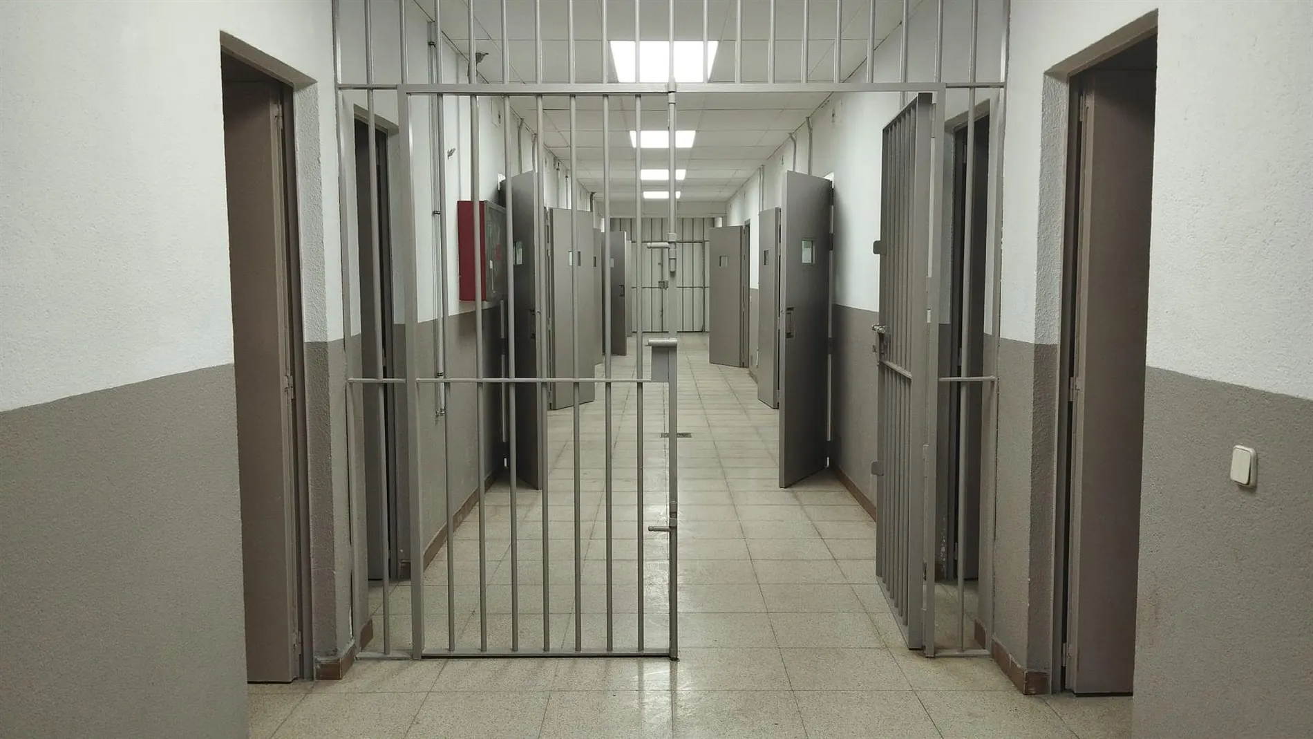Denuncian "una brutal agresión" a dos funcionarios en los calabozos de los juzgados de Plaza de Castilla