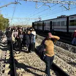 Viajeros afectados por el descarrilamiento