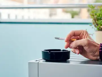¿Se puede fumar en el balcón de tu casa? la Ley de Propiedad Horizontal dicta sentencia ¿Se puede fumar en el balcón de tu casa? la Ley de Propiedad Horizontal dicta sentencia
