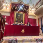 Carlos Fernández Liesa, Mónica Colomer de Selva (izq.) y y Hélène Tigroudja (en el uso de la palabra) en la mesa de diplomáticos