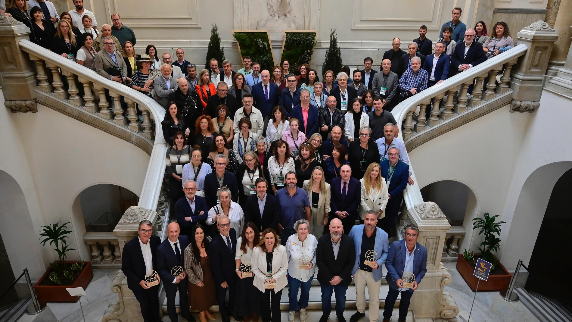 El Ayuntamiento de Zaragoza recibe el premio nacional METRAE por promocionar el pequeño comercio y revitalizar mercados REMITIDA / HANDOUT por AYUNTAMIENTO DE VALENCIA Fotografía remitida a medios de comunicación exclusivamente para ilustrar la noticia a la que hace referencia la imagen, y citando la procedencia de la imagen en la firma 27/10/2025