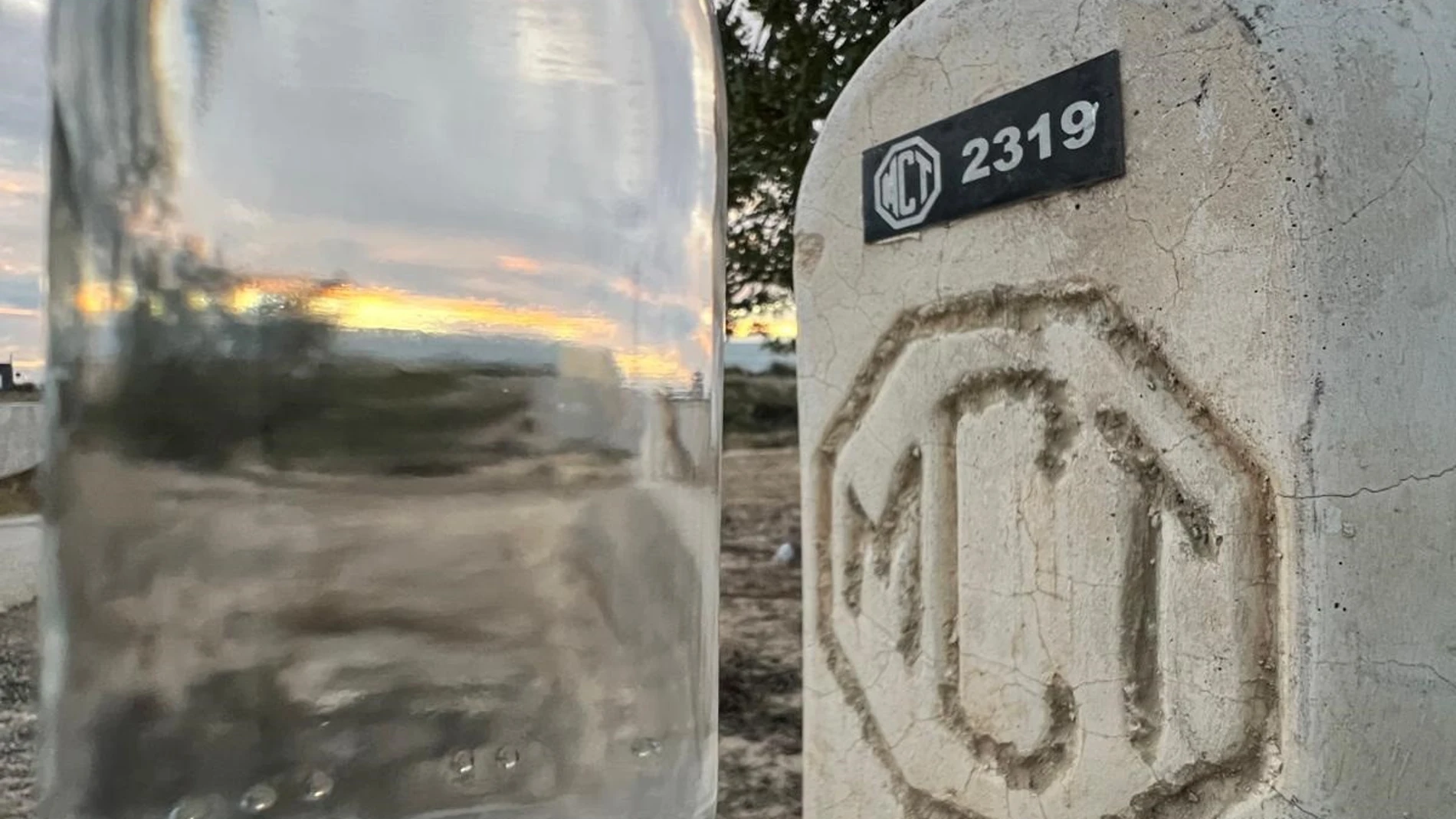 Muestra de agua apta en el canal de la MCT REMITIDA / HANDOUT por MCT Fotografía remitida a medios de comunicación exclusivamente para ilustrar la noticia a la que hace referencia la imagen, y citando la procedencia de la imagen en la firma 27/10/2025