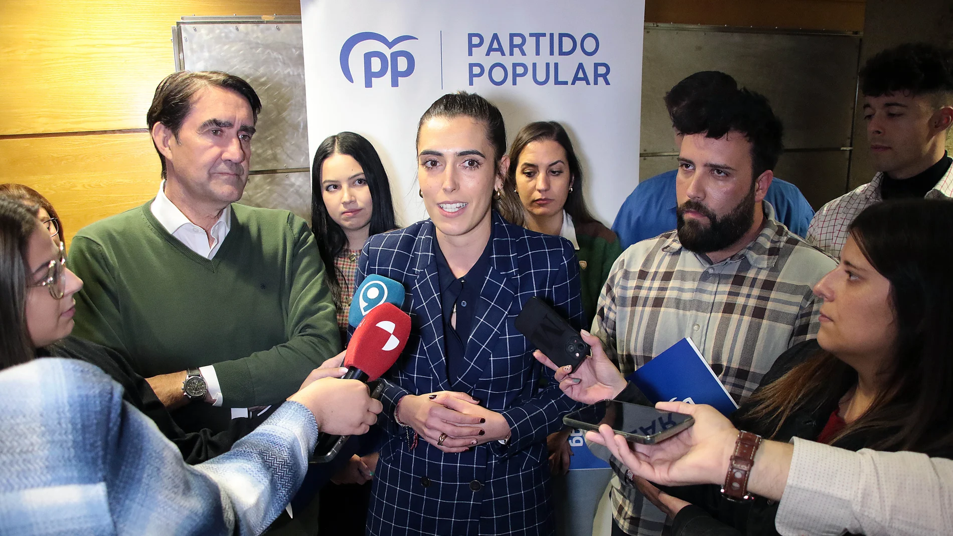 Ballesteros anima a los jóvenes del PP a ser parte activa de la precampaña en redes sociales