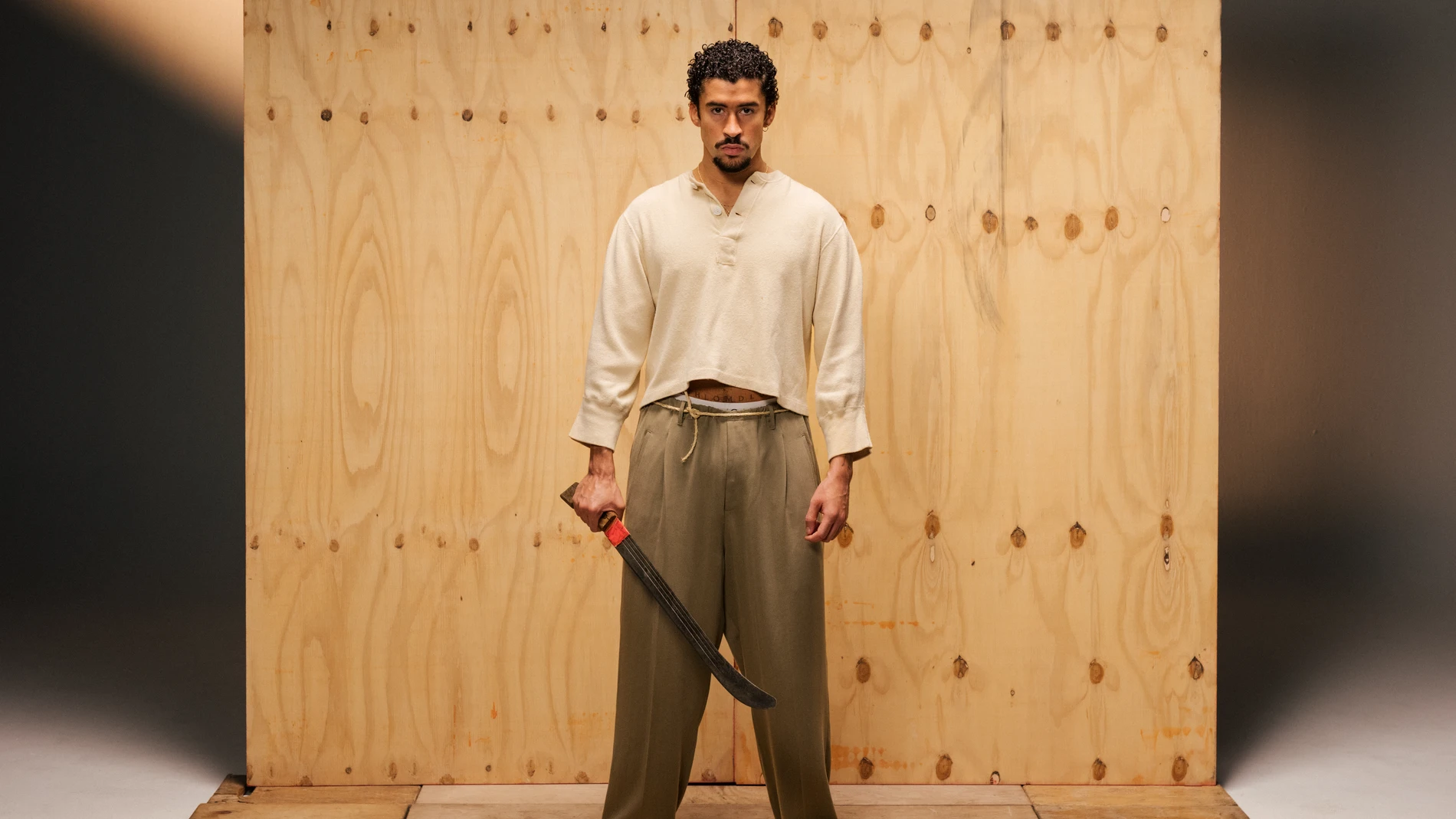 USA5809. MIAMI (FL, EEUU), 27/10/2025.- Fotografía cedida por Billboard Latin Music donde aparece el cantante puertorriqueño Bad Bunny quien actuará como artista principal en el Super Bowl del próximo 7 de febrero en Santa Clara, California (Estados Unidos). Casi la mitad de los estadounidenses aprueba que la NFL eligiera a Bad Bunny como protagonista del espectáculo de medio tiempo de próximo Super Bowl, encontró una encuesta de la Universidad de Quinnipiac revelada este lunes. EFE/Billboard...