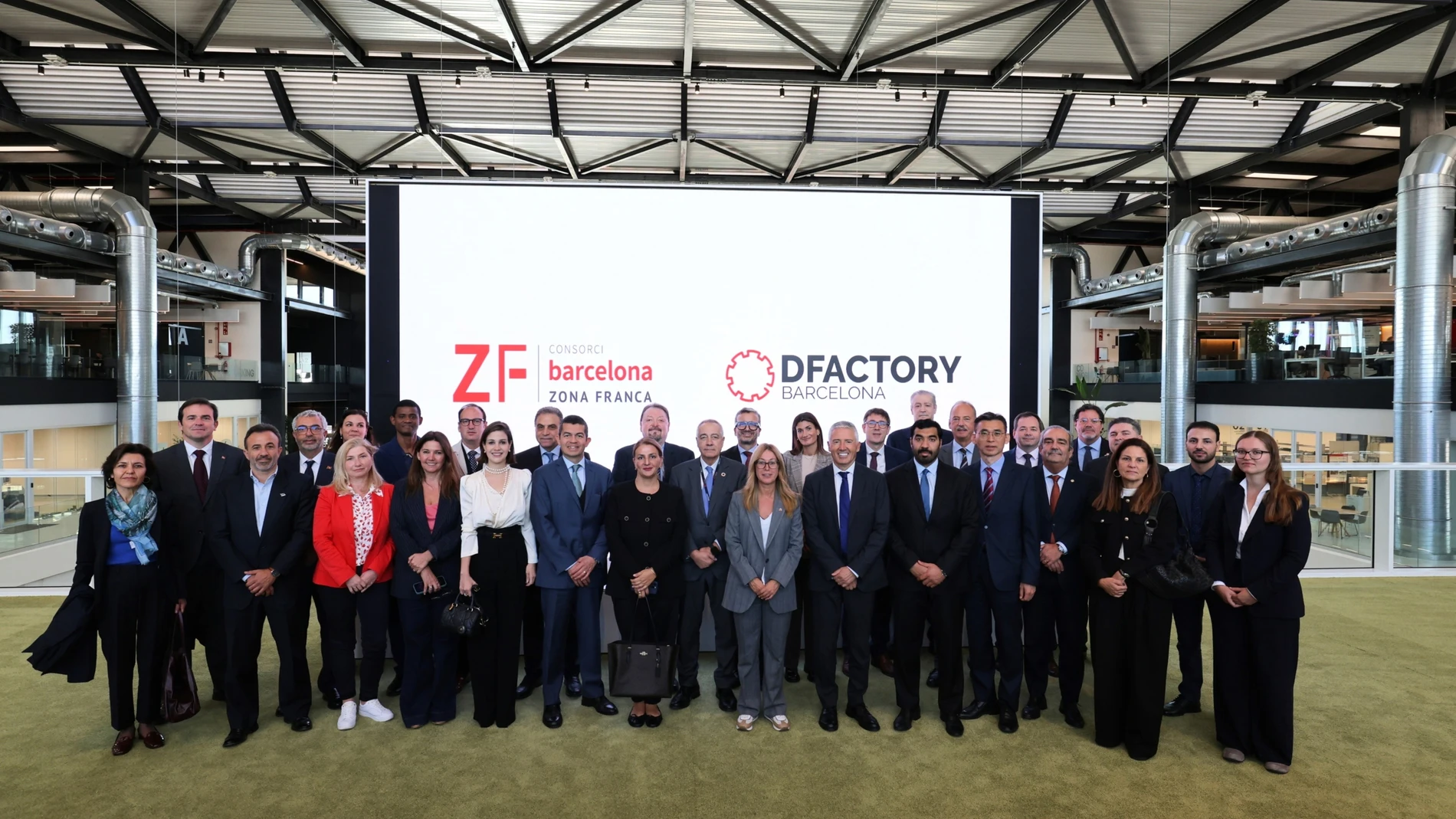 El CZFB presenta ante 30 cónsules su apuesta internacional por liderar la industria 4.0 REMITIDA / HANDOUT por CZFB Fotografía remitida a medios de comunicación exclusivamente para ilustrar la noticia a la que hace referencia la imagen, y citando la procedencia de la imagen en la firma 28/10/2025
