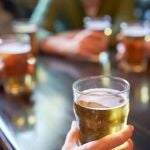 Barcelona proh&iacute;be las rutas de alcohol en toda la ciudad durante las 24 horas del d&iacute;a