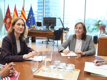 La presidenta de los Comunes, Jéssica Albiach; y la portavoz del Govern, Sílvia Paneque, en una reunión