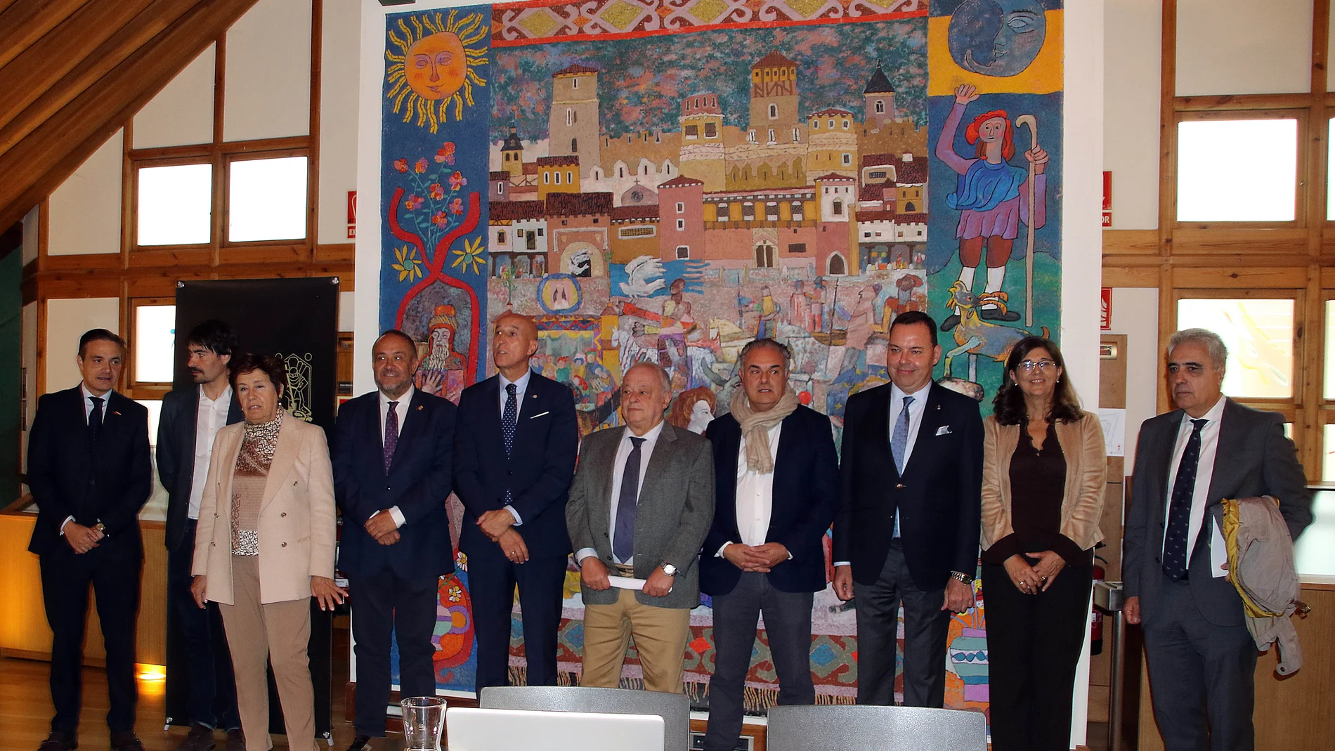 El consejero de Cultura, Turismo y Deporte, Gonzalo Santonja, el presidente de la Diputación, Gerardo Álvarez Courel y el alcalde de León, José Antonio Diez, participan en la apertura del acto de constitución del Comité de Honor del Año Gaudí 2026