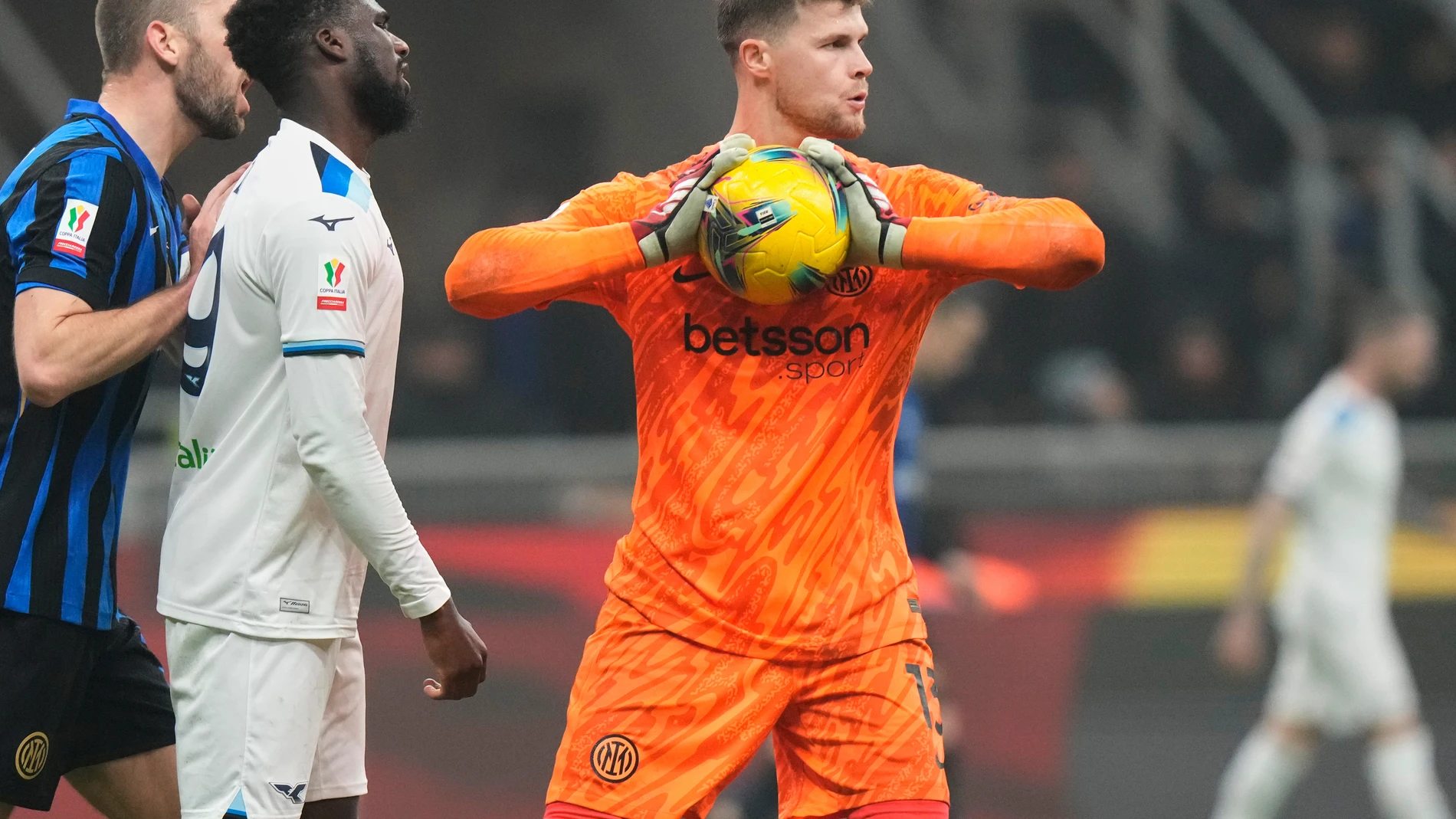 FILE - Inter Milan's goalkeeper Josep Martinez, right, in action during an Italian Cup quarter final soccer match between Inter Milan and Lazio at the San Siro stadium in Milan, Italy, Feb. 25, 2025. (AP Photo/Luca Bruno, File)