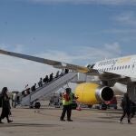 Pasajeros en el aeropuerto de Villanubla con destino Barcelona