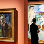 En primer plano, «Autorretrato» y, al fondo, «Luxe 1», de Matisse, en Madrid