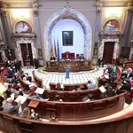 Valencia.- La memoria de Ernest Lluch deriva en un agrio cruce de acusaciones entre los grupos municipales en el pleno
