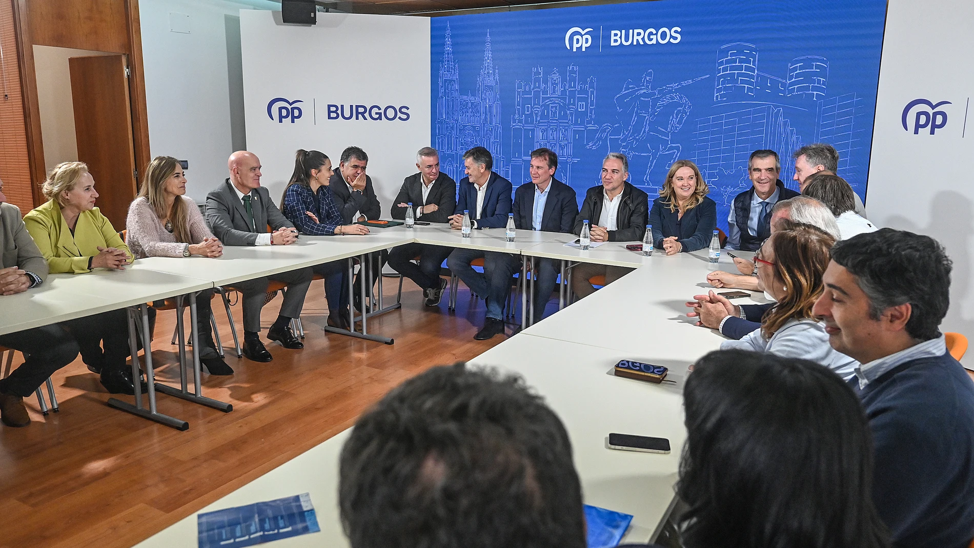 El vicesecretario nacional de Política Autonómica y Municipal y Análisis Electoral del PP, Elías Bendodo, mantiene una reunión con el Grupo Municipal Popular en el Ayuntamiento de Burgos y con el Grupo Popular en la Diputación Provincial