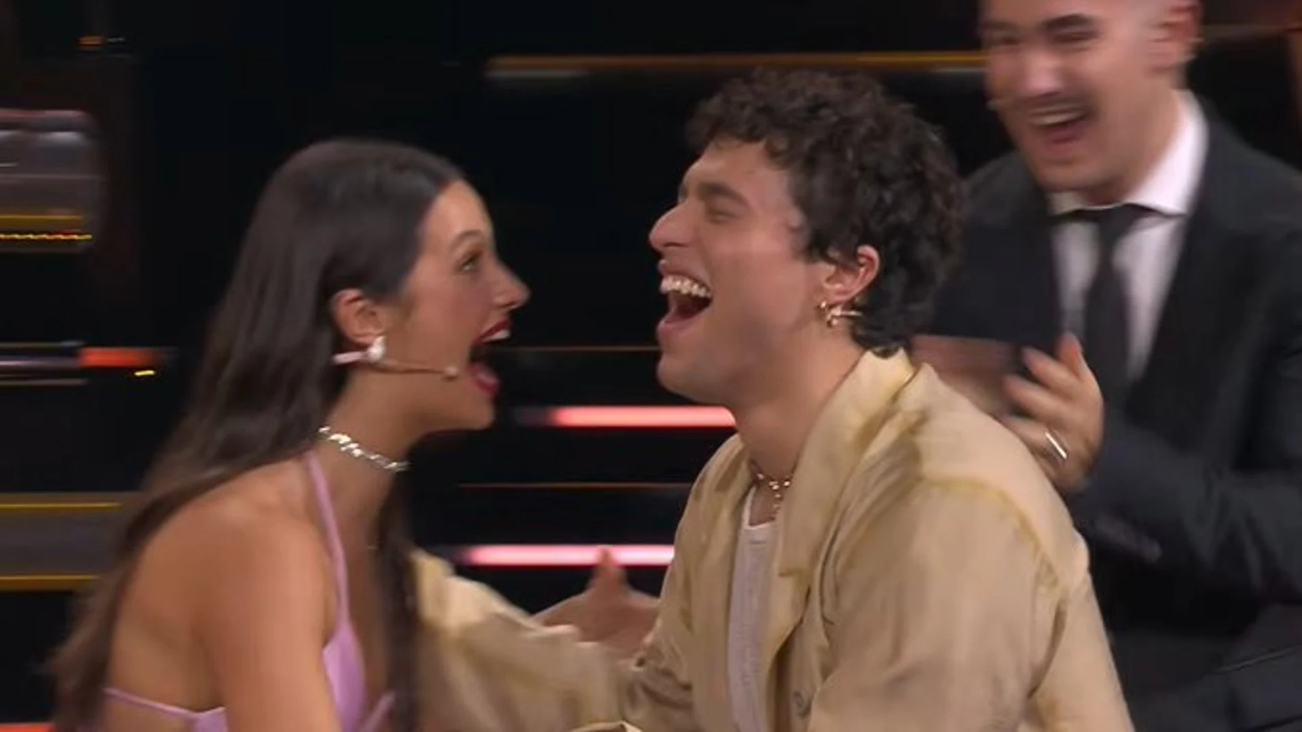 Tinho celebra junto a Claudia Arenas que es el nuevo concursante favorito de la audiencia en 'OT 2025'