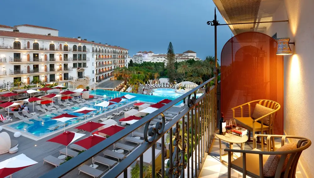 Vista de la piscina del Hard Rock Hotel Marbella