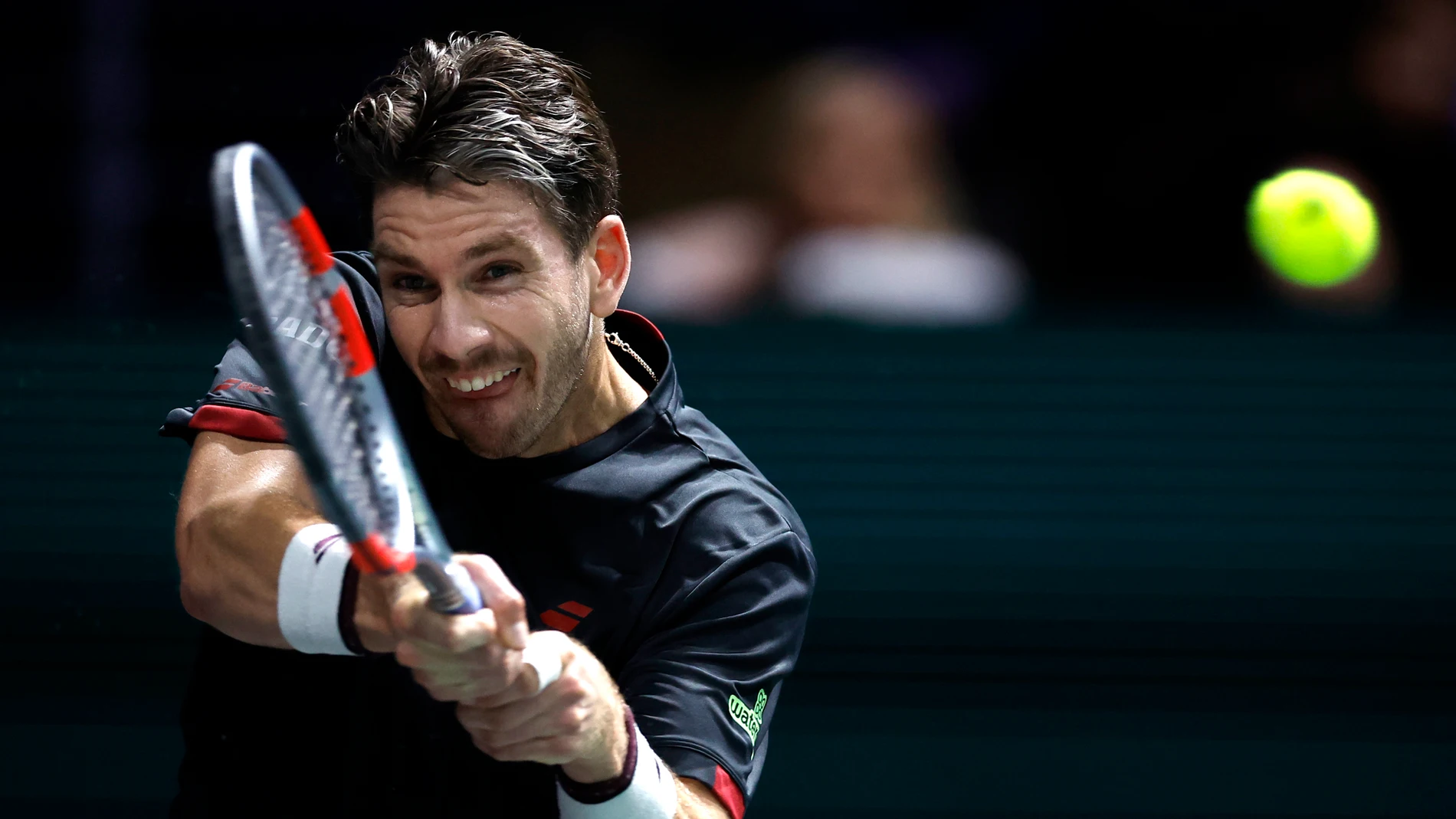 Nanterre (France), 28/10/2025.- Cameron Norrie of Great Britain in action during his second round match against Carlos Alcaraz of Spain at the ATP Paris Masters tennis tournament in Nanterre, outside Paris, France, 28 October 2025. (Tenis, Francia, Gran Bretaña, España, Reino Unido) EFE/EPA/YOAN VALAT