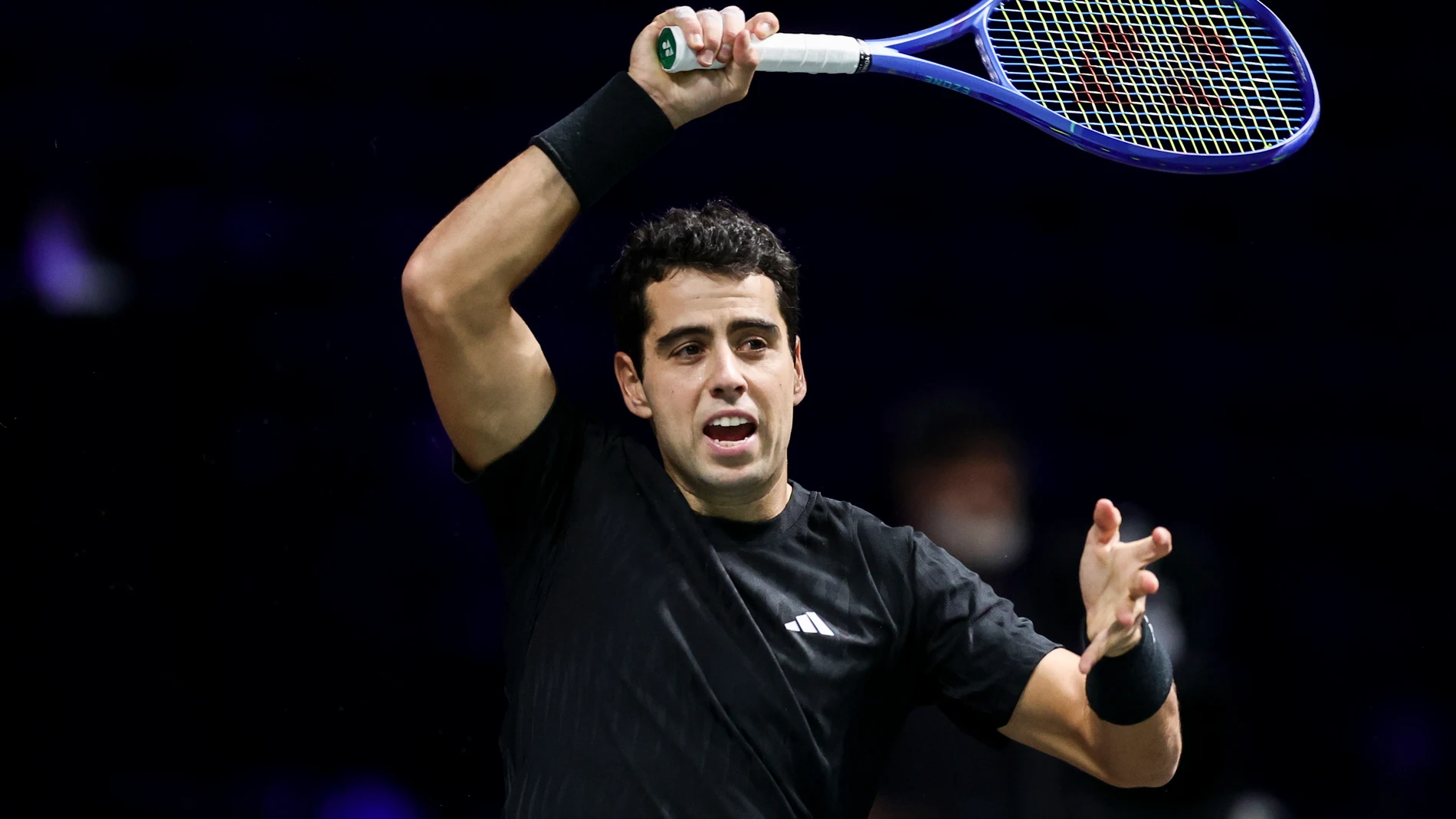 Nanterre (France), 28/10/2025.- Jaume Munar of Spain in action during his first round match against Daniil Medvedev of Russia at the ATP Paris Masters tennis tournament in Nanterre, outside Paris, France, 28 October 2025. (Tenis, Francia, Rusia, España) EFE/EPA/Teresa Suarez