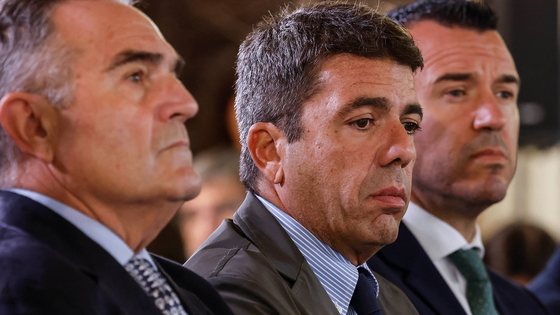 El president de la Generalitat Valenciana, Carlos Mazón, y el presidente de la Diputación de Valencia, Vicent Mompó, presiden la firma del convenio entre la Generalitat, la Diputación de Valencia y la Federación Valenciana de Municipios y Provincias (FVMP), a 28 de octubre de 2025, en Valencia (España). El convenio se firma para acelerar la puesta en marcha de las medidas del Plan Endavant. 28 OCTUBRE 2025 Rober Solsona / Europa Press 28/10/2025