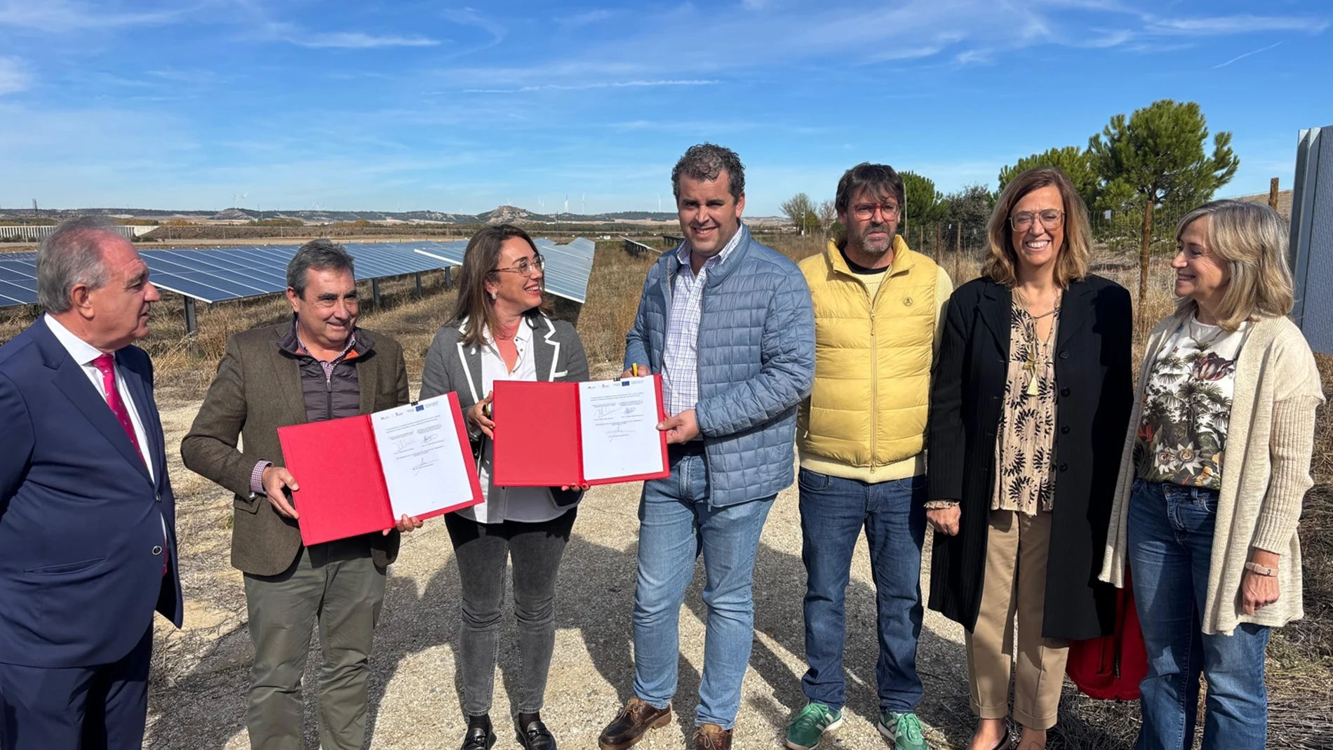 González Corral visita las obras de instalación de la planta fotovoltaica en la Comunidad de Regantes de San Isidro