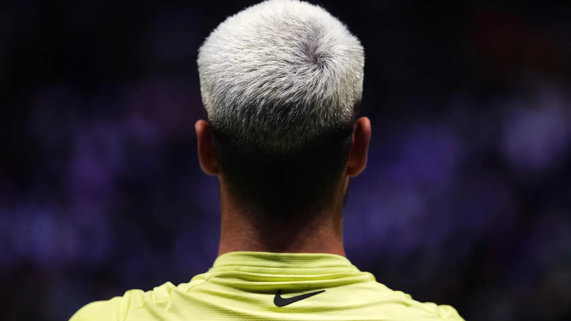 28 October 2025, France, Nanterre: Spanish tennis player Carlos Alcaraz leaves the court after he lost his match against Britain's Cameron Norrie on day two of the Paris ATP Masters 1000 tennis tournament at the Paris La Defence Arena in Nanterre. Photo: Dimitar Dilkoff/AFP/dpa 28/10/2025 ONLY FOR USE IN SPAIN