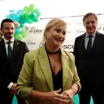 La consejera de Industria, Comercio y Empleo, Leticia García, inaugura la gala por el 45 Aniversario Autoescuelas El Pilar, junto a Carlos García Carbayo