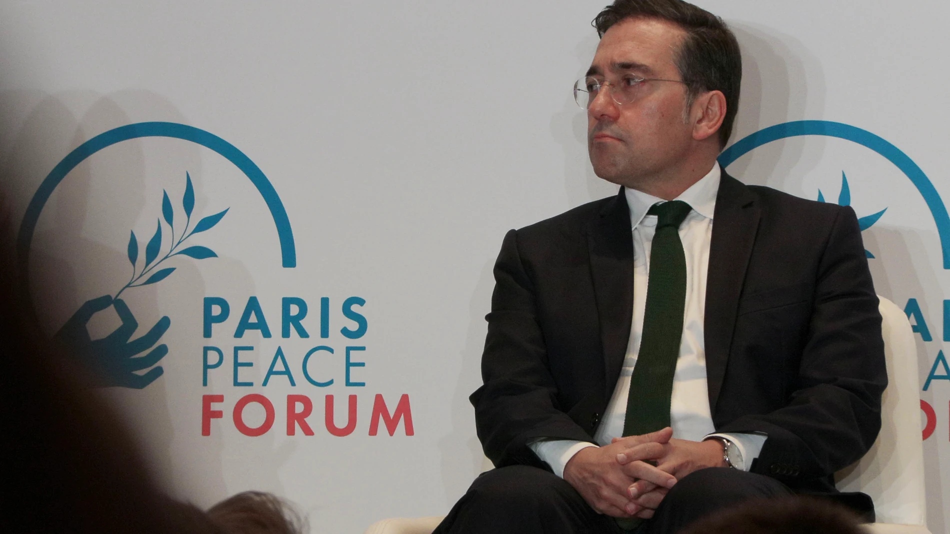 PARÍS, 30/10/2025.- El ministro de Asuntos Exteriores, UE y Cooperación, José Manuel Albares, participa este jueves en el Foro de París por la Paz en el panel sobre Derecho internacional humanitario, en el que también se encuentra el ministro francés de Asuntos Exteriores, Jean-Noël Barrot. EFE/ Edgar Sapiña