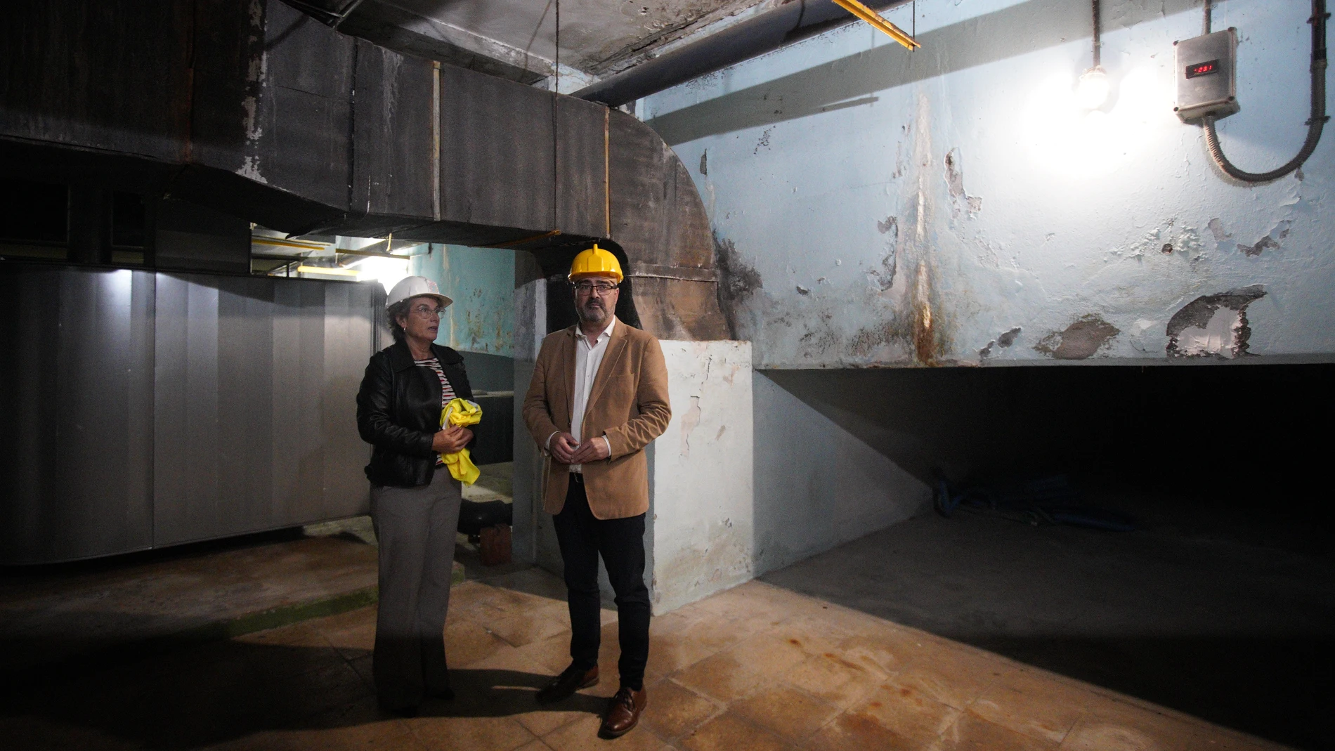 Marco Morala visita las actuales instalaciones de la piscina