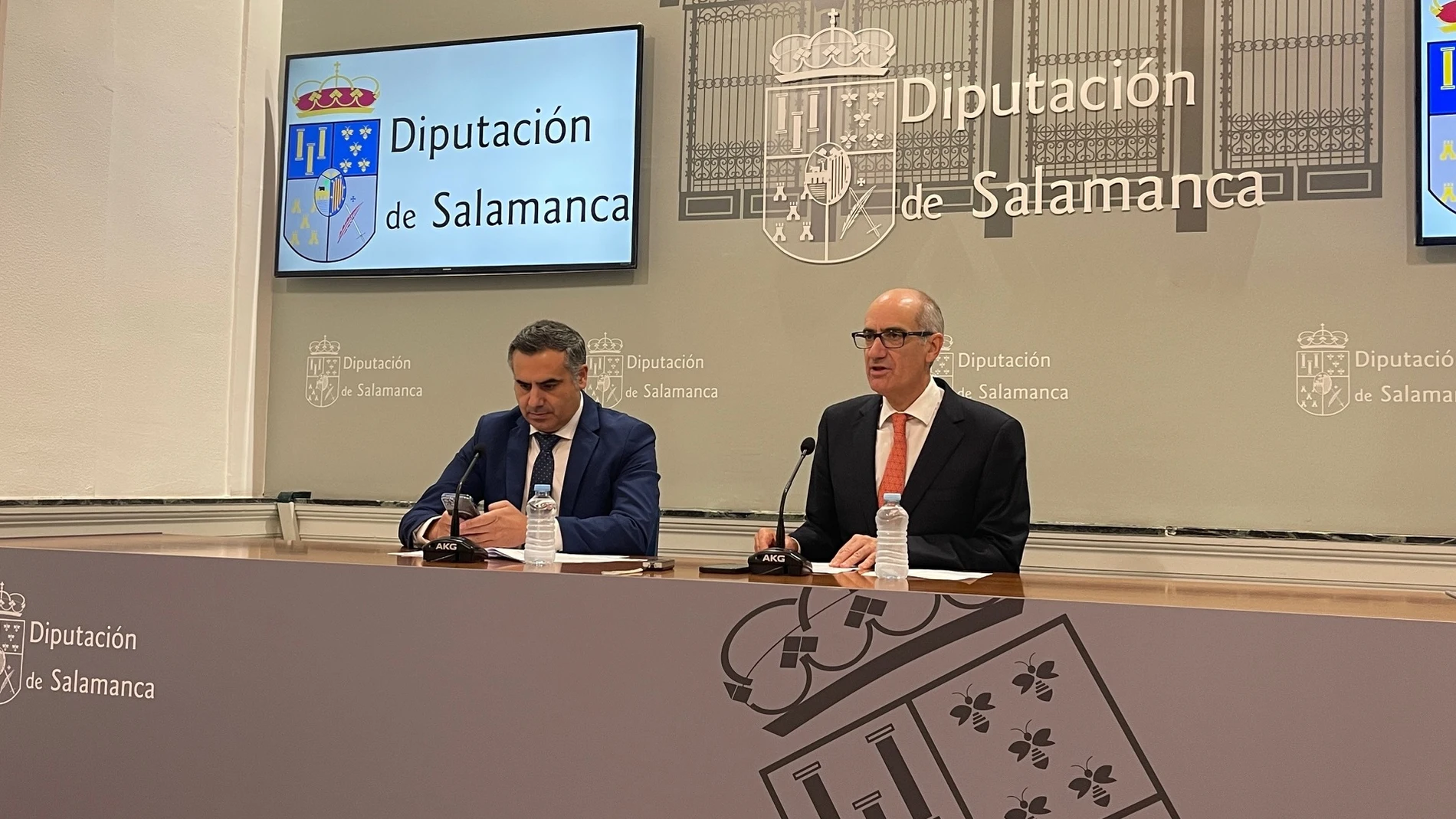 El presidente de la Diputación de Salamanca, Javier Iglesias; y el diputado de desarrollo rural, Antonio Labrador, presentan el Fondo