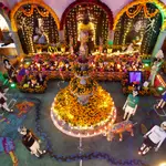 Altar de muertos en oeste de México recuerda a los astros del fútbol ‘Pelé’ y Maradona