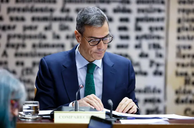 Pedro Sánchez se pasa al estilo retro en el Senado con las gafas de Dior de casi 300 euros que marcan tendencia este otoño Pedro Sánchez se pasa al estilo retro en el Senado con las gafas de Dior de casi 300 euros que marcan tendencia este otoño