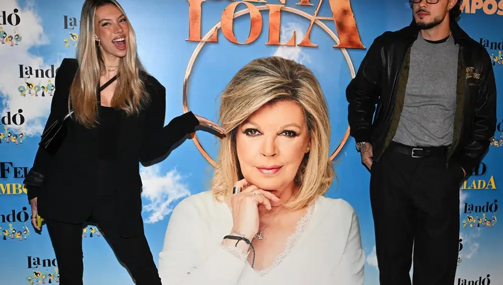 Carlo Costanzia, incómodo y tenso, se niega a posar con Terelu y Alejandra Rubio