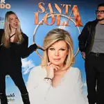 Carlo Costanzia, incómodo y tenso, se niega a posar con Terelu y Alejandra Rubio