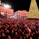 Miles de personas en las Campanadas de la Puerta del Sol