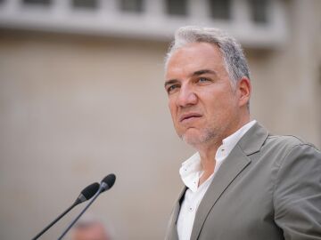 Bendodo: Mazón está "al frente de la recuperación, pese a quien pese", y el Gobierno busca "rédito" de la dana Bendodo: Mazón está "al frente de la recuperación, pese a quien pese", y el Gobierno busca "rédito" de la dana