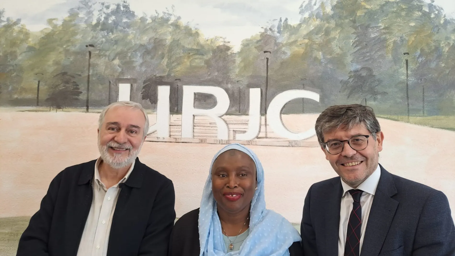 De izquierda a derecha, Ángel Gil, Rashidatu Kamara y Juan Emilio Losa