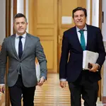 Carlos Fernández Carriedo junto a Julio López momentos antes de la rueda de prensa del Consejo de Gobierno