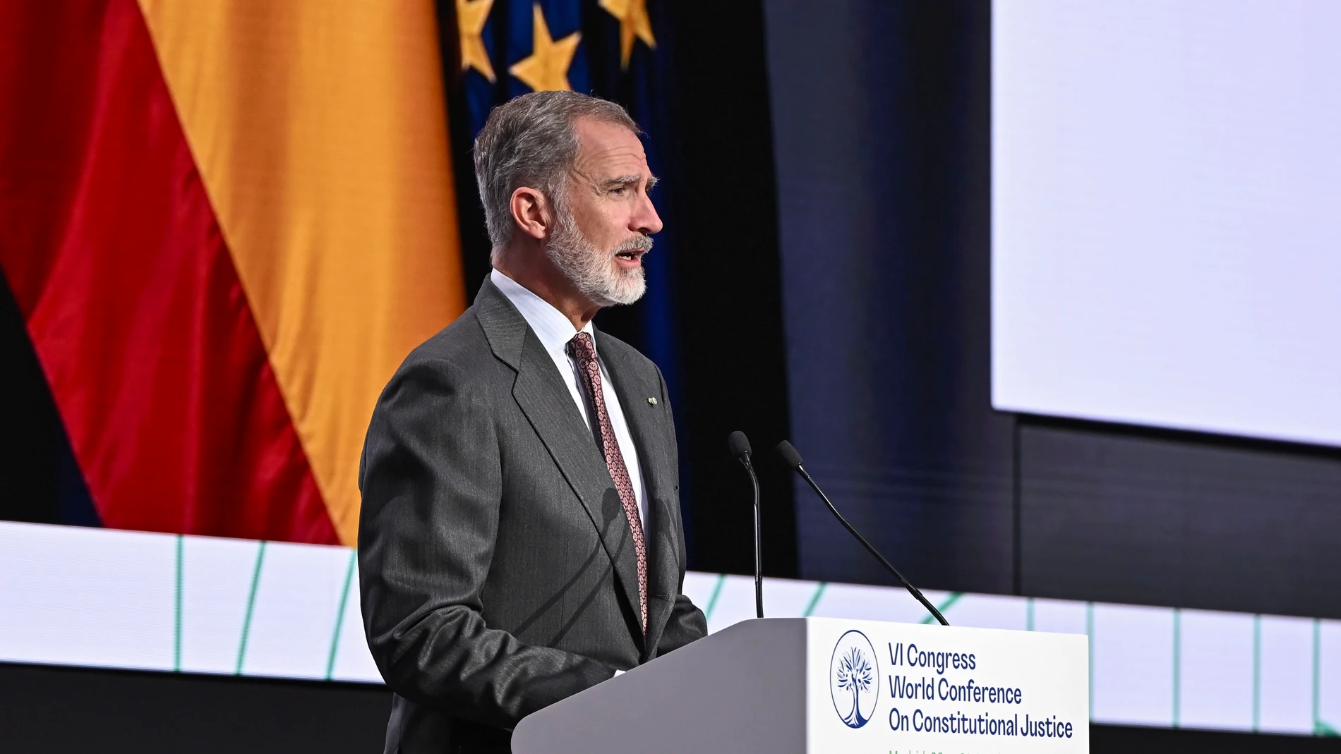MADRID, 30/10/2025.- El rey Felipe VI interviene en la clausura de la Conferencia Mundial de Justicia Constitucional, que bajo el título “Los derechos humanos de las generaciones futuras” se ha celebrado en Madrid del 28 al 30 de octubre en el recinto ferial IFEMA de Madrid. EFE/ Fernando Villar