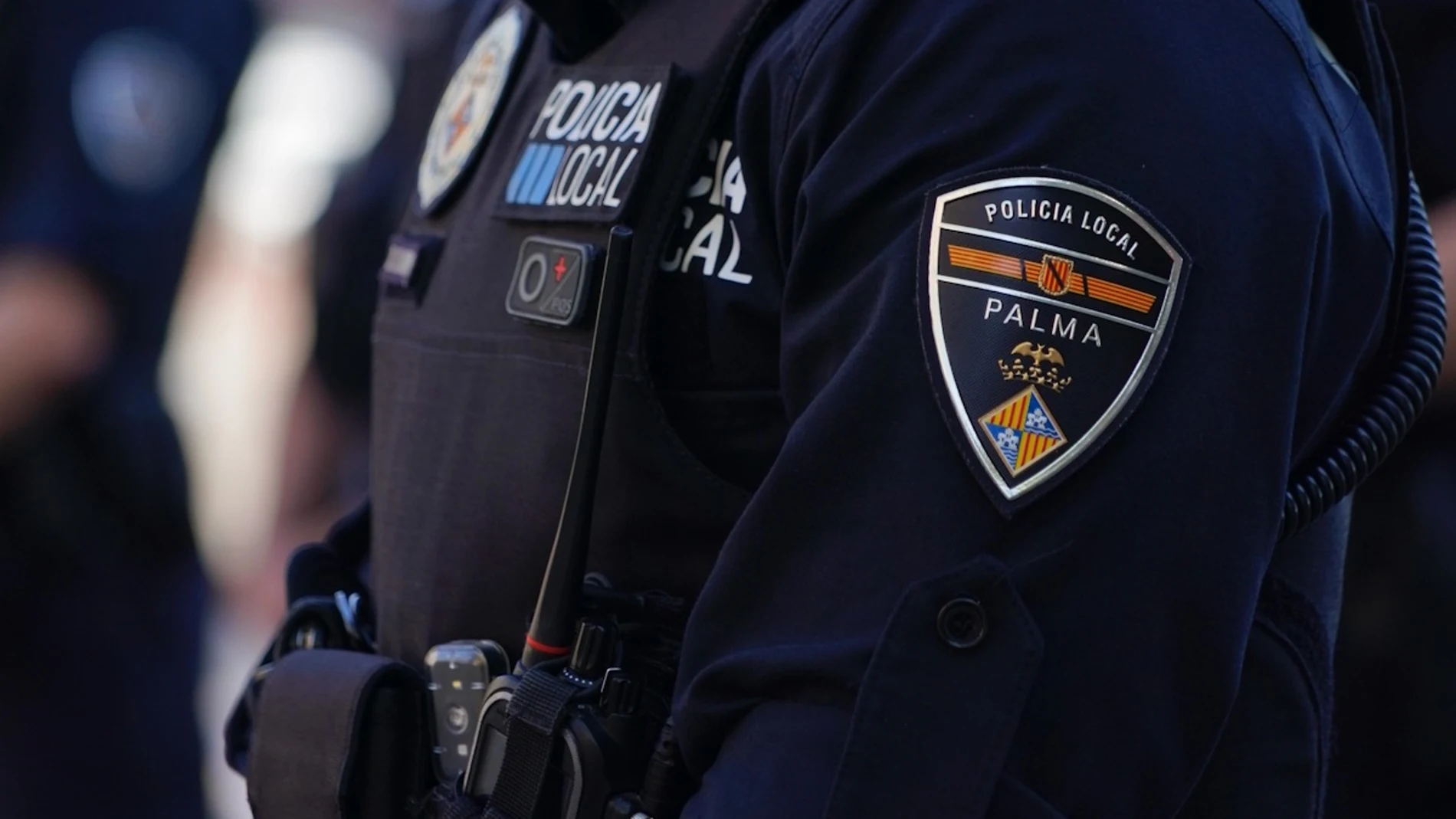 Un agente de la Policía Local de Palma. REMITIDA / HANDOUT por POLICÍA LOCAL DE PALMA Fotografía remitida a medios de comunicación exclusivamente para ilustrar la noticia a la que hace referencia la imagen, y citando la procedencia de la imagen en la firma 30/10/2025
