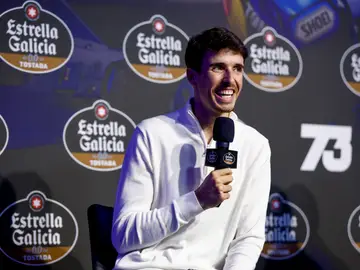 Álex Márquez, en el acto de Estrella Galicia MADRID, 30/10/2025.- El piloto español de MotoGP Alex Márquez, ya matemáticamente subcampeón del mundo, celebra un encuentro con medios de comunicación para brindar y celebrar su excepcional temporada. EFE/ Rodrigo Jiménez