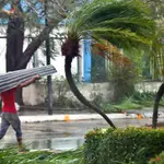 El huracán Melissa se aleja de Cuba rumbo a Bahamas