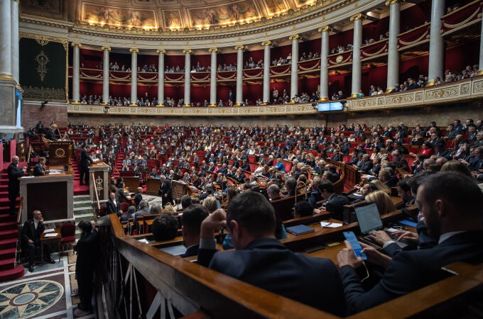 La Asamblea Nacional francesa adopta por primera vez una propuesta de la ultraderecha, relativa a Argelia