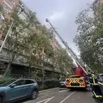 Seis atendidos por inhalación de humo tras un incendio en un piso en obras del Paseo de la Castellana