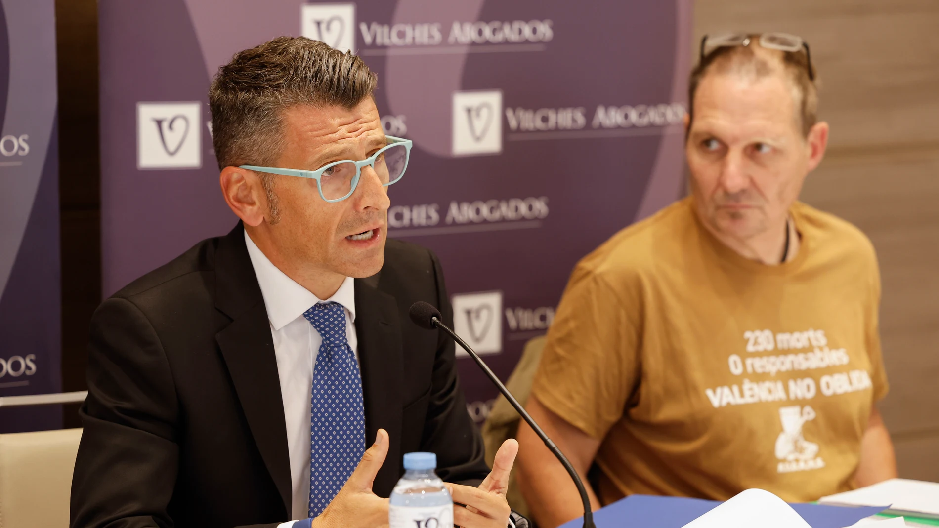 Christian Lesaec junto al abogado Manuel Hernández