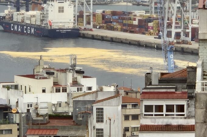 Vertido en la ría de Vigo.