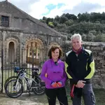 Carolina Muñoz y Carlos Rubio muestran en su viaje la iglesia románica de Orejana