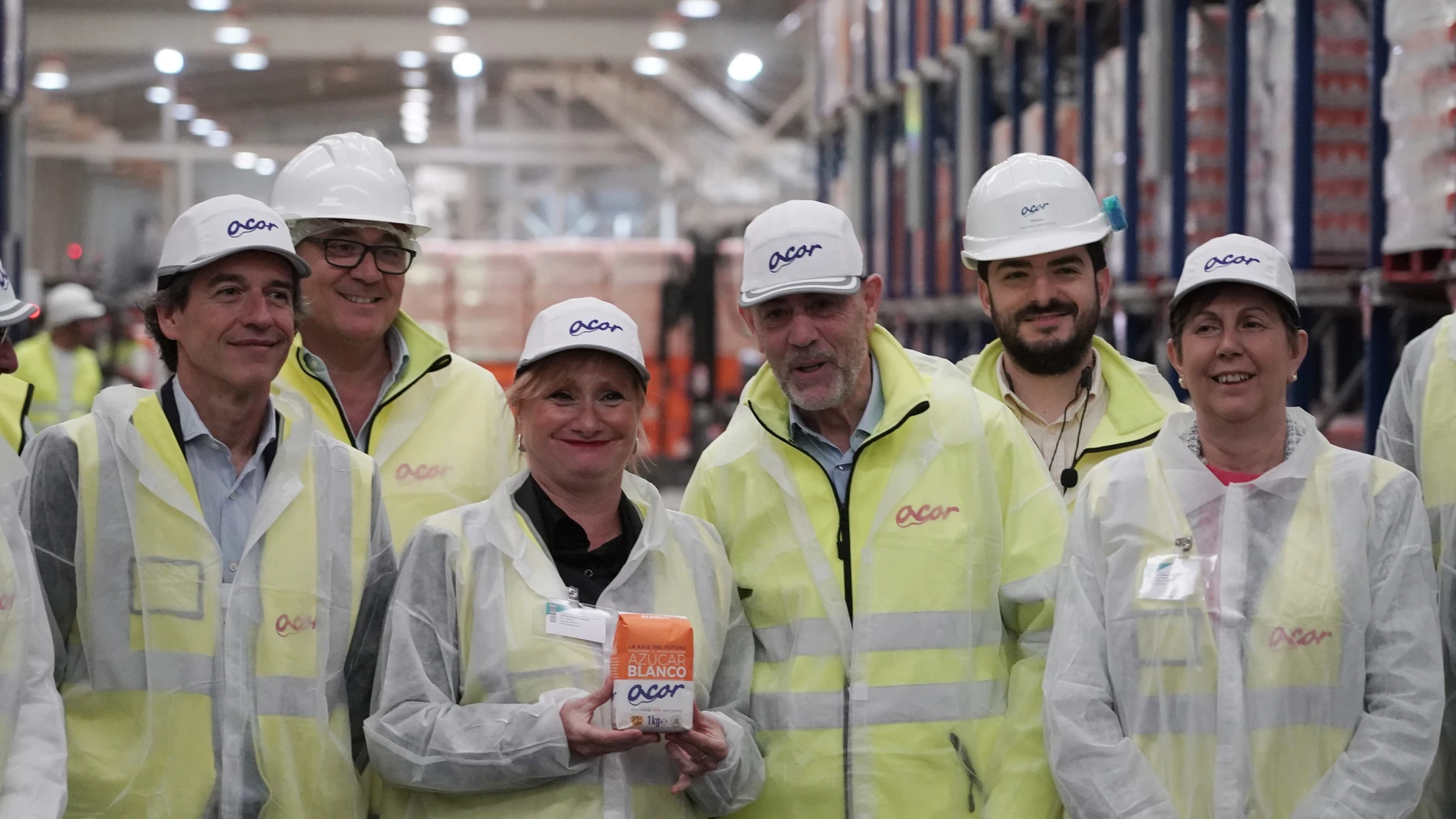 La consejera de Industria, Comercio y Empleo de la Junta de Castilla y León, Leticia García Sánchez, visita las instalaciones de la planta azucarera de Acor en Olmedo, junto a Jesús Posadas y Lucas Angelini