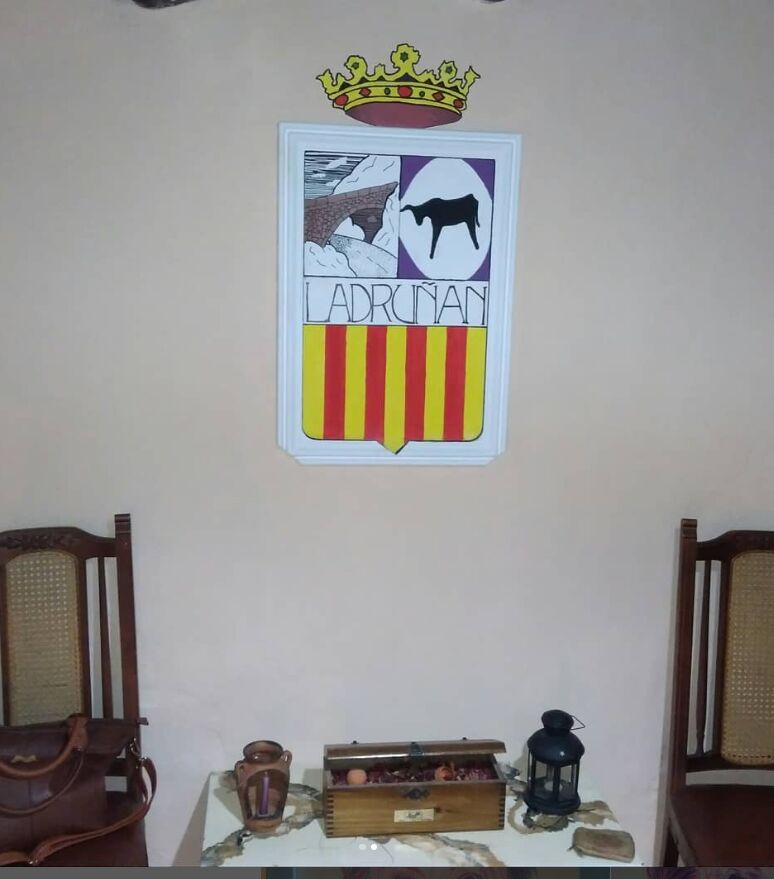 Escudo de Ladruñán, Teruel