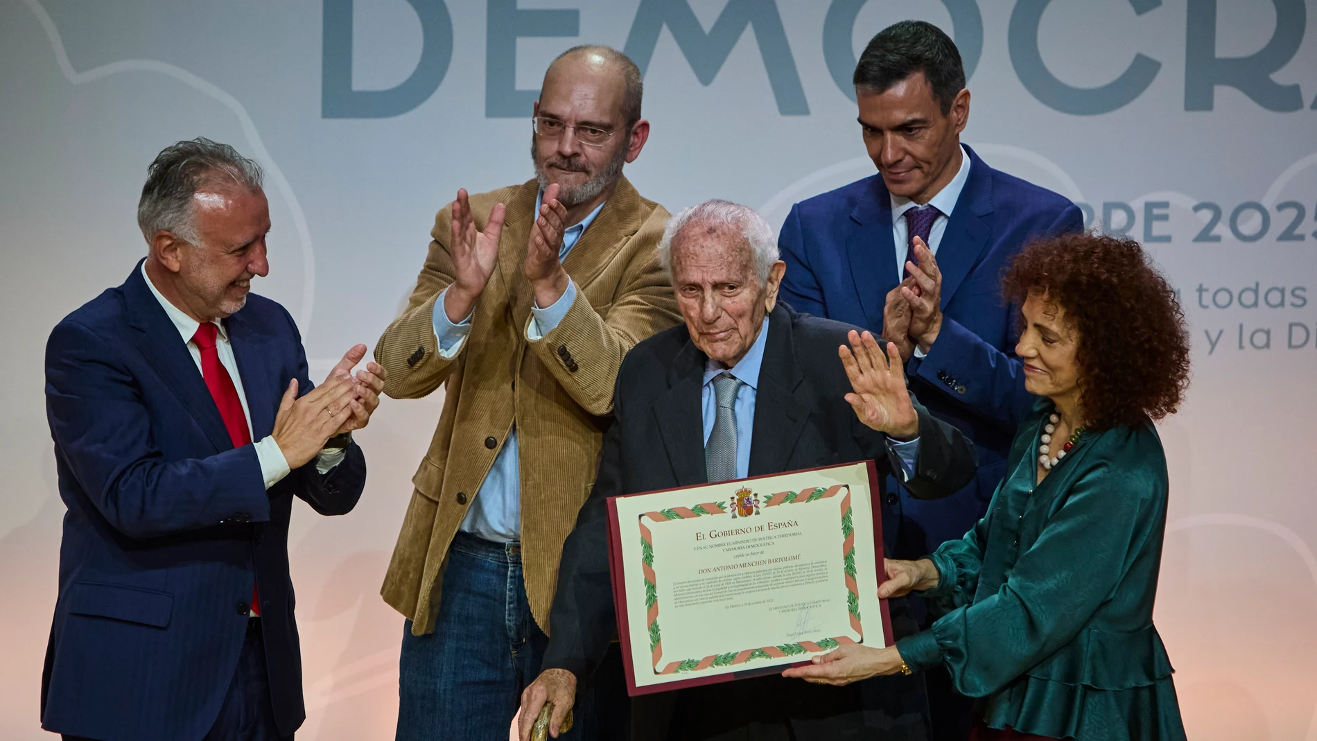 El Presidente del Gobierno, Pedro Sánchez, preside el acto por el 'Día de Recuerdo y Homenaje a todas las víctimas del golpe militar, la Guerra y la Dictadura', en el Auditorio Nacional de Música, en Madrid. © Alberto R. Roldán / Diario La Razón. 31 10 2025
