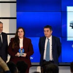 Bel&eacute;n Chaves, Brand Product Manager de OMODA & JAECOO Espa&ntilde;a, recoge el premio a mejor veh&iacute;culo electrificado