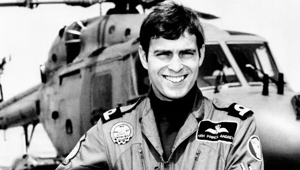 El príncipe Andrés con el uniforme del Naval Air Squadron en Portland, en 1983